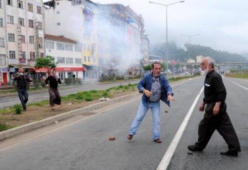 Başbakan Erdoğan'ın Hopa mitingi öncesi olay 