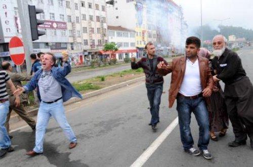 Başbakan Erdoğan'ın Hopa mitingi öncesi olay 