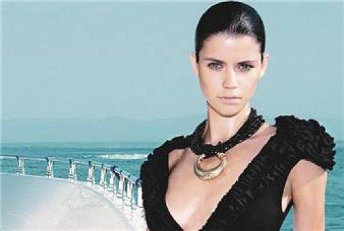 Beren Saat'in dekoltesi