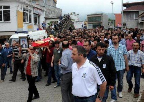 Metin Lokumcu son yolculuğuna uğurlandı - Resim 12