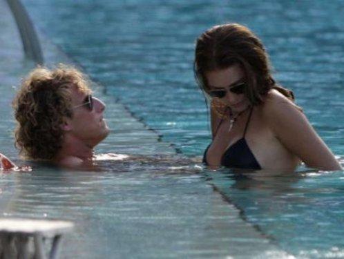 Forlan sevgilisiyle tatilde