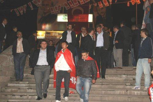 AKP ile MHP arasında bayrak gerginliği