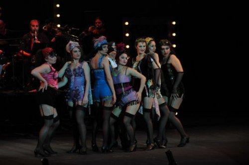 Ata Demirer'in annesi Özge Borak'ı sahnede izledi 