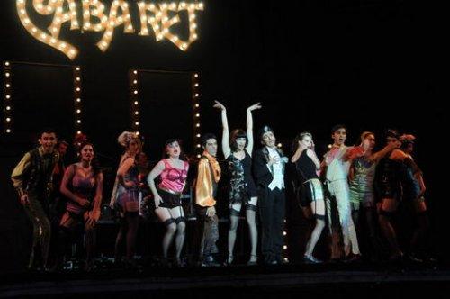 Ata Demirer'in annesi Özge Borak'ı sahnede izledi 