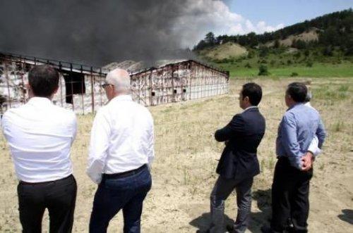 Piliç fabrikası alev alev yandı - Resim 9