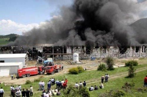 Piliç fabrikası alev alev yandı - Resim 16