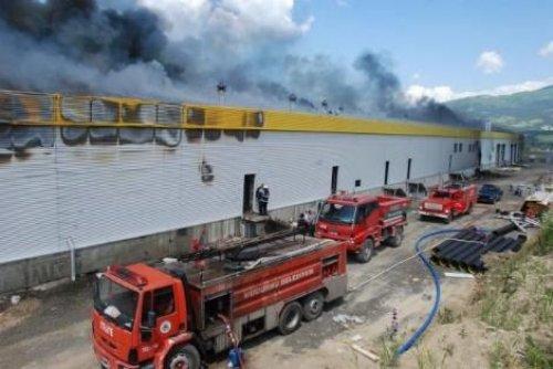 Piliç fabrikası alev alev yandı - Resim 2