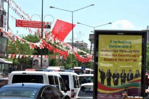 Diyarbakır'da BDP ve MHP afişleri yan yana