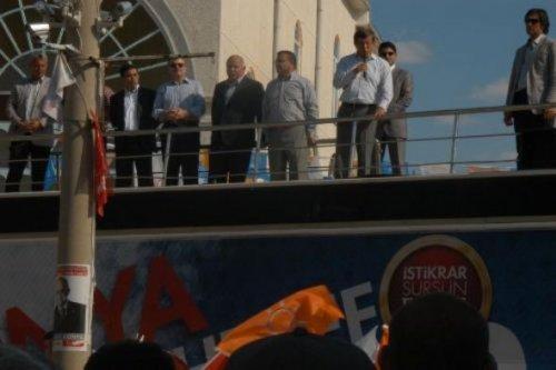 Davutoğlu'nun otobüsünde bir MHP'li