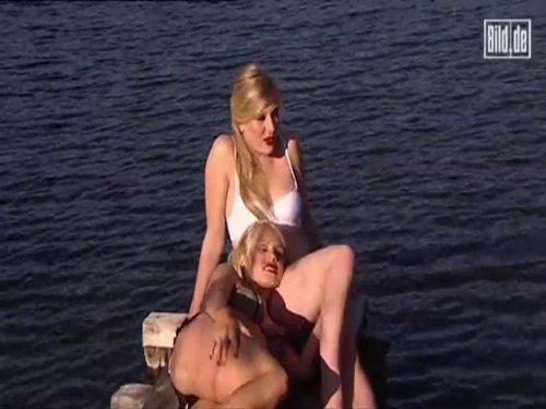 Alman futbolcular Playboy'a soyundu 