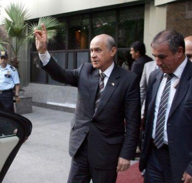 Turistler Bahçeli'yi Bozkurt işaretiyle selamladılar - Resim 1