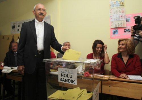 Kılıçdaroğlu oy kullandı - Resim 2