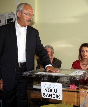Kılıçdaroğlu oy kullandı - Resim 5