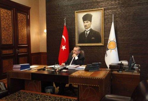 Reuters Erdoğan'ın çalışma odasında - Resim 11