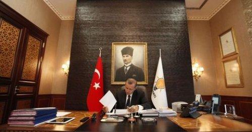 Reuters Erdoğan'ın çalışma odasında - Resim 9