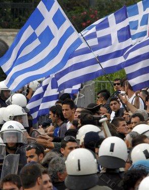 Yunanistan savaş alanına döndü  - Resim 10
