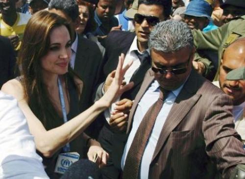 Angelina Jolie Libya-Tunus sınırında - Resim 9