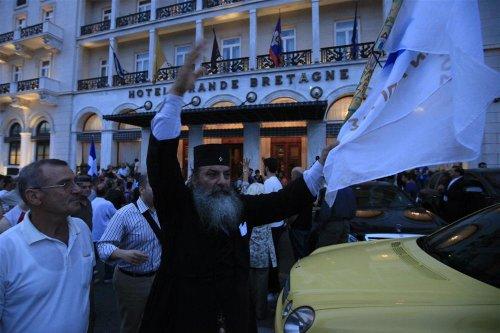 Yunanistan savaş alanına döndü  - Resim 4