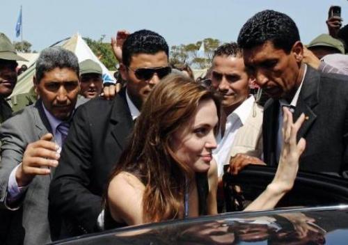 Angelina Jolie Libya-Tunus sınırında - Resim 6
