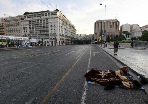 Yunanistan savaş alanına döndü  - Resim 14