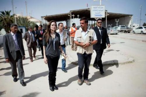Angelina Jolie Libya-Tunus sınırında - Resim 3