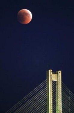 Dünyadan ay tutulması manzaraları