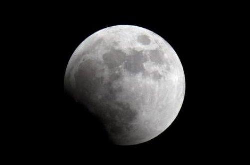 Ay tutulmasından muhteşem kareler