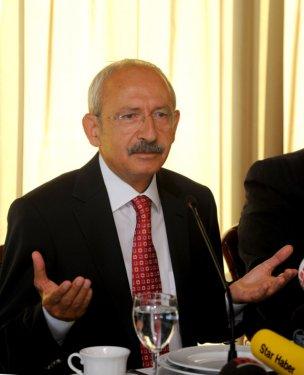 Kılıçdaroğlu gazetecilerle kahvaltıda buluştu
