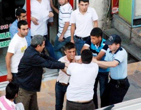 Sokak ortasında saç saça baş başa kavga - Resim 7