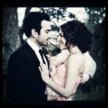 Burcu Kara ve  Buğra Gülsoy nişanlandı