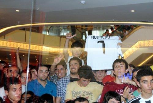 Ronaldo izdiham yarattı