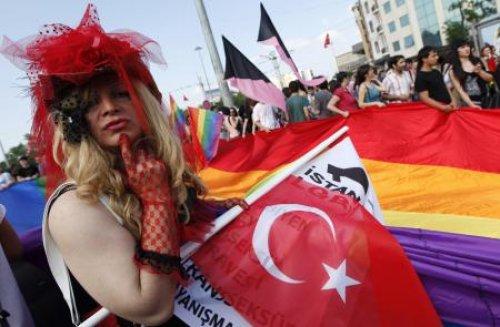 Taksim'de eşcinsel yürüyüşü - Resim 15