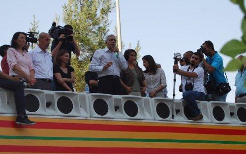 Nuray Mert BDP otobüsüne çıktı - Resim 1