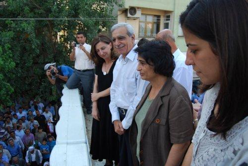Nuray Mert BDP otobüsüne çıktı - Resim 4