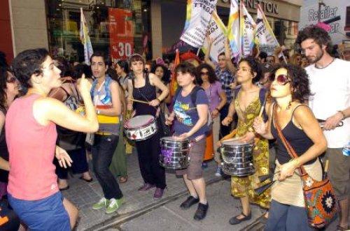 Taksim'de eşcinsel yürüyüşü - Resim 3