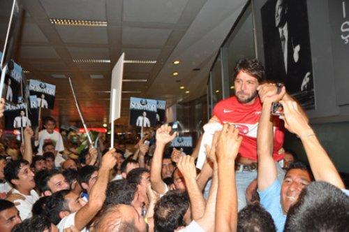 Atatürk Havalimanı'nda Nihat Doğan çılgınlığı