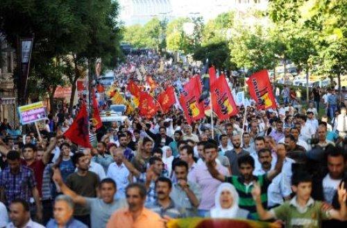 Taksim ve Yüksekova'da Hatip Dicle gerginliği