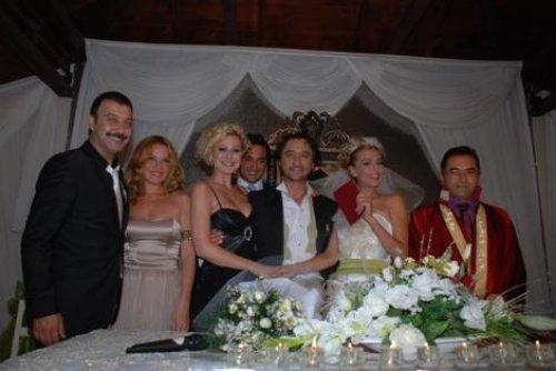 Yahşi Cazibe'nin Barış’ı Gökçe Özyol evlendi