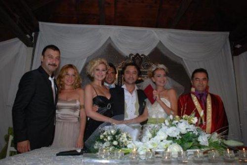 Yahşi Cazibe'nin Barış’ı Gökçe Özyol evlendi