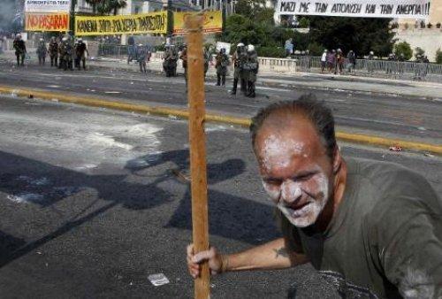 Atina'da halk isyanda