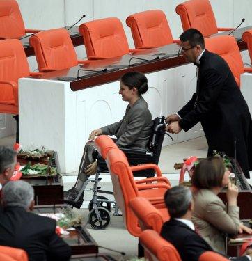 Şafak Pavey'in Meclis'te zor anları