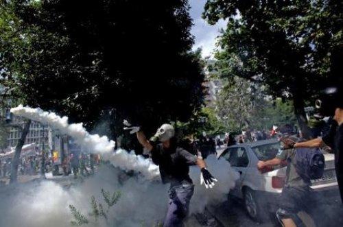 Atina'da halk isyanda