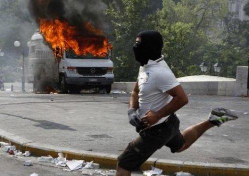 Atina'da halk isyanda