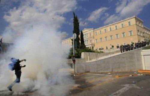 Atina'da halk isyanda