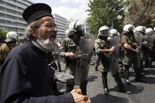 Atina'da halk isyanda