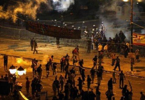 Atina'da halk isyanda