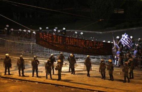 Atina'da halk isyanda