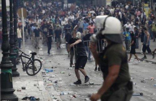 Atina'da halk isyanda