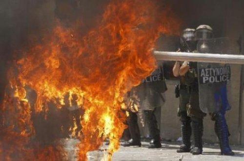 Atina'da halk isyanda