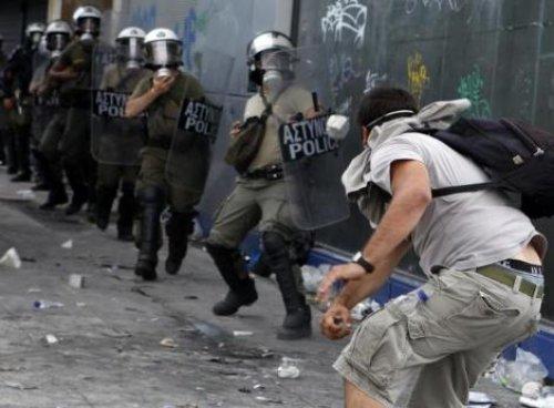 Atina'da halk isyanda